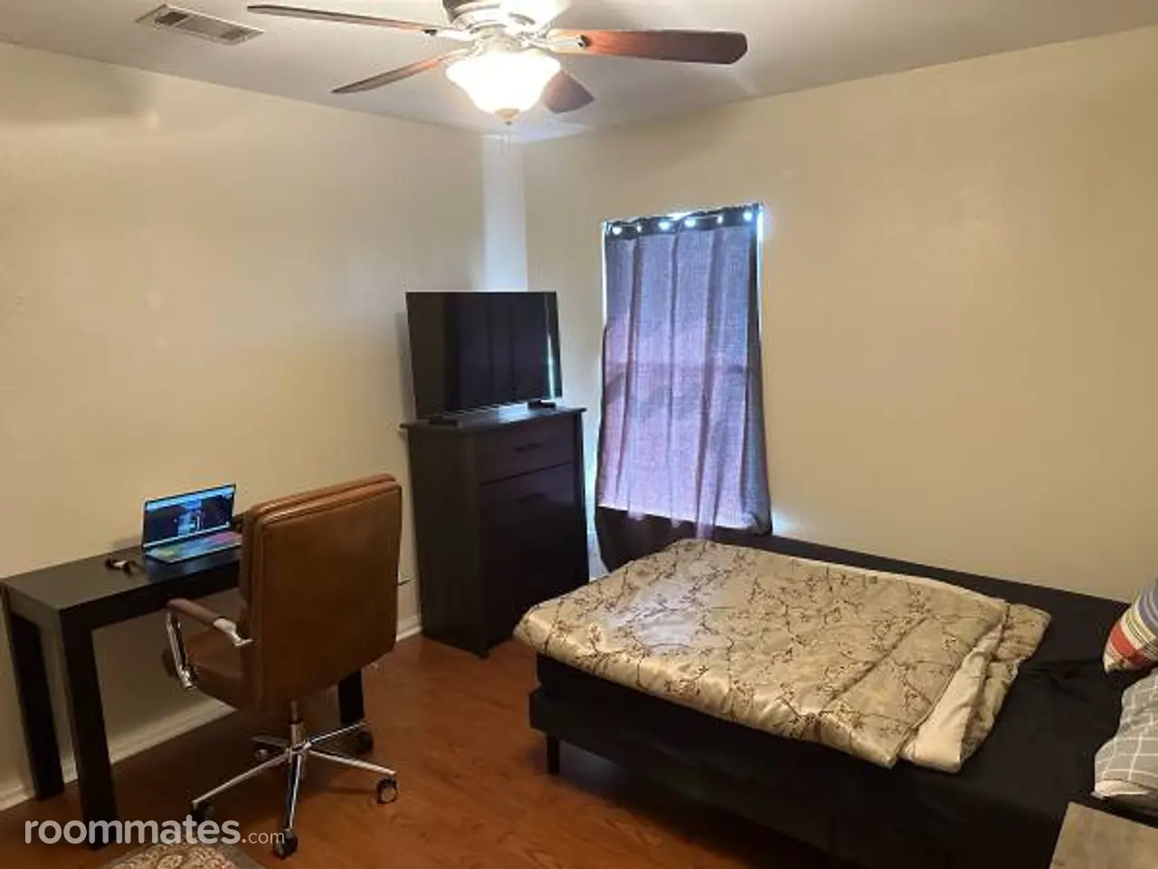 Profile photo 3 of 6