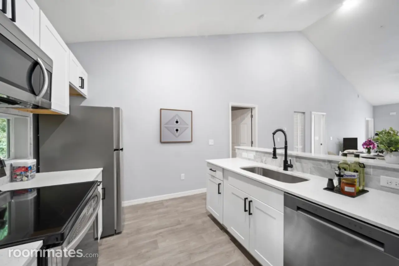 Profile photo 3 of 8