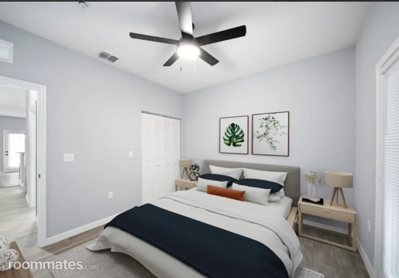 Profile photo 7 of 8