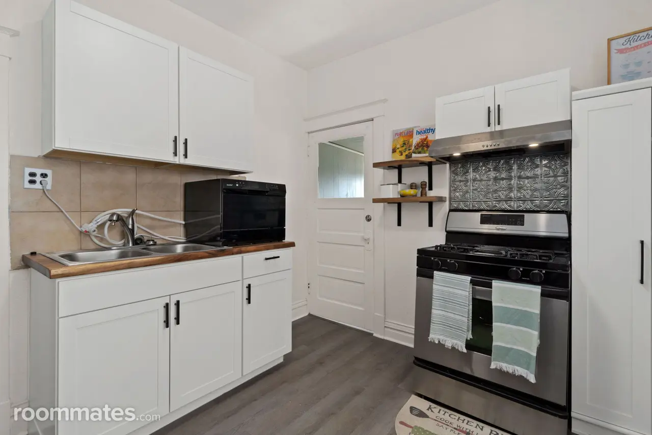 Profile photo 3 of 11