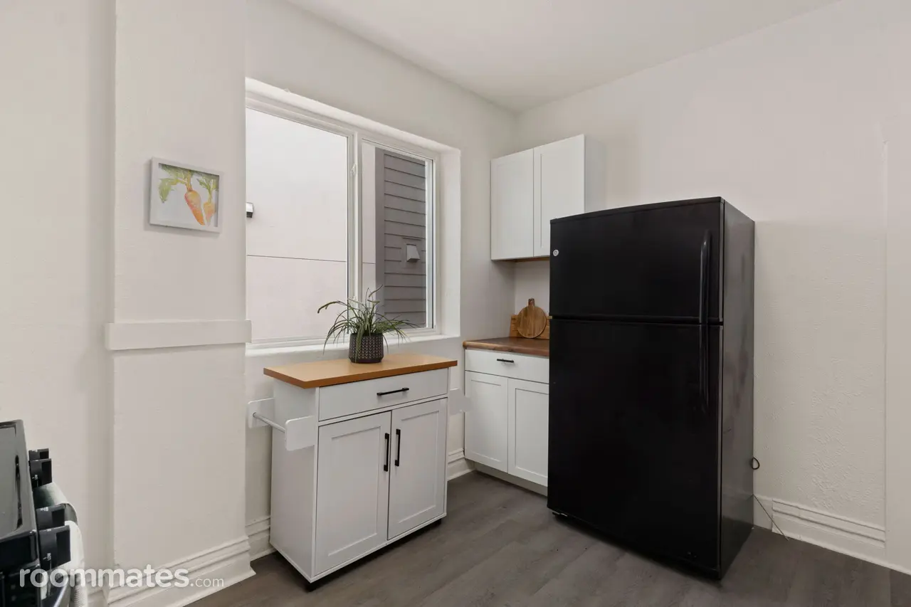 Profile photo 8 of 11