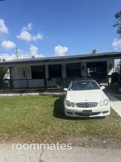 Room for rent in Hallandale Beach, FL $800, house
