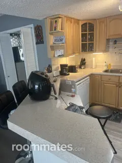 Room for rent in Hallandale Beach, FL $800, house