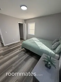 Room for rent in New Castle, DE $900, house