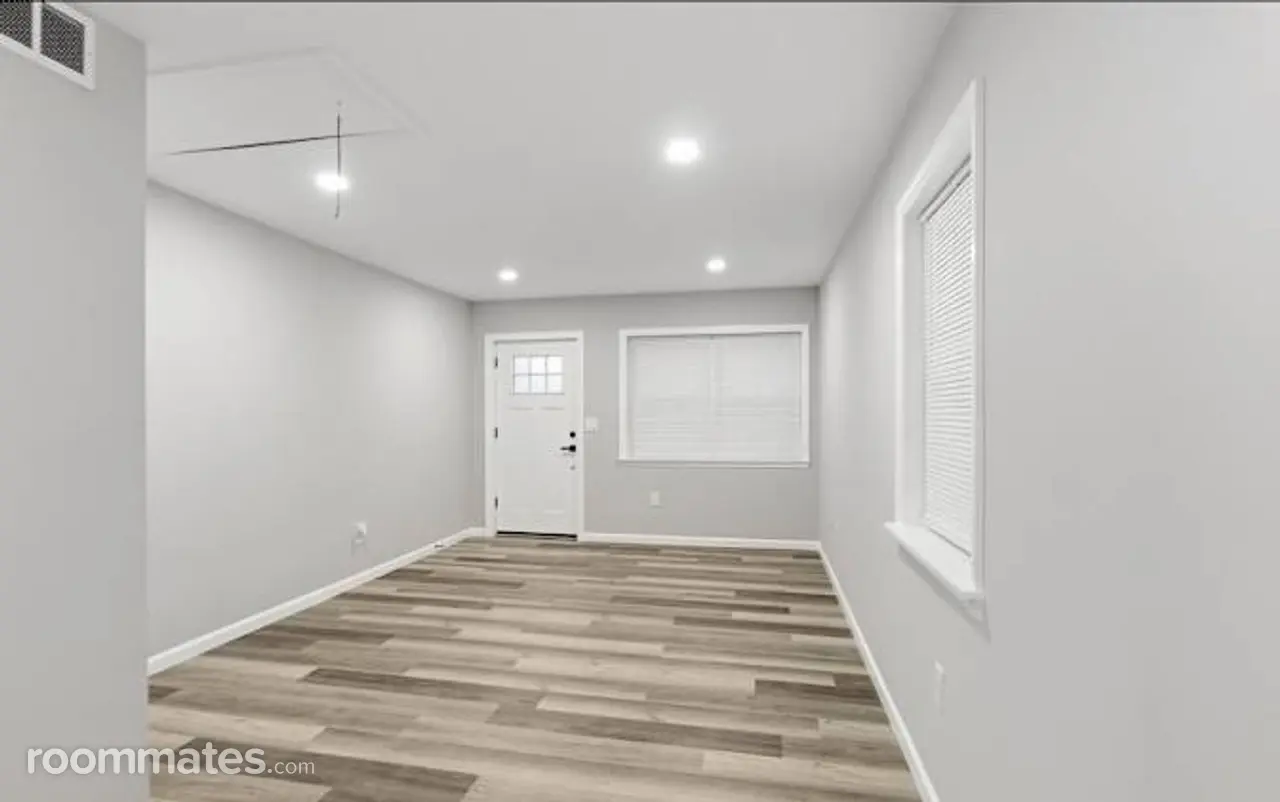 Profile photo 3 of 9