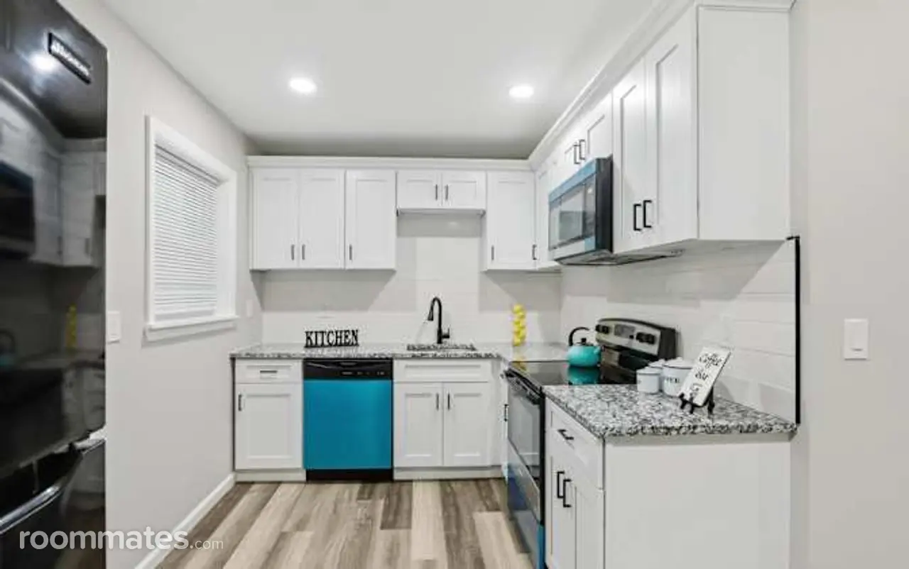 Profile photo 7 of 9