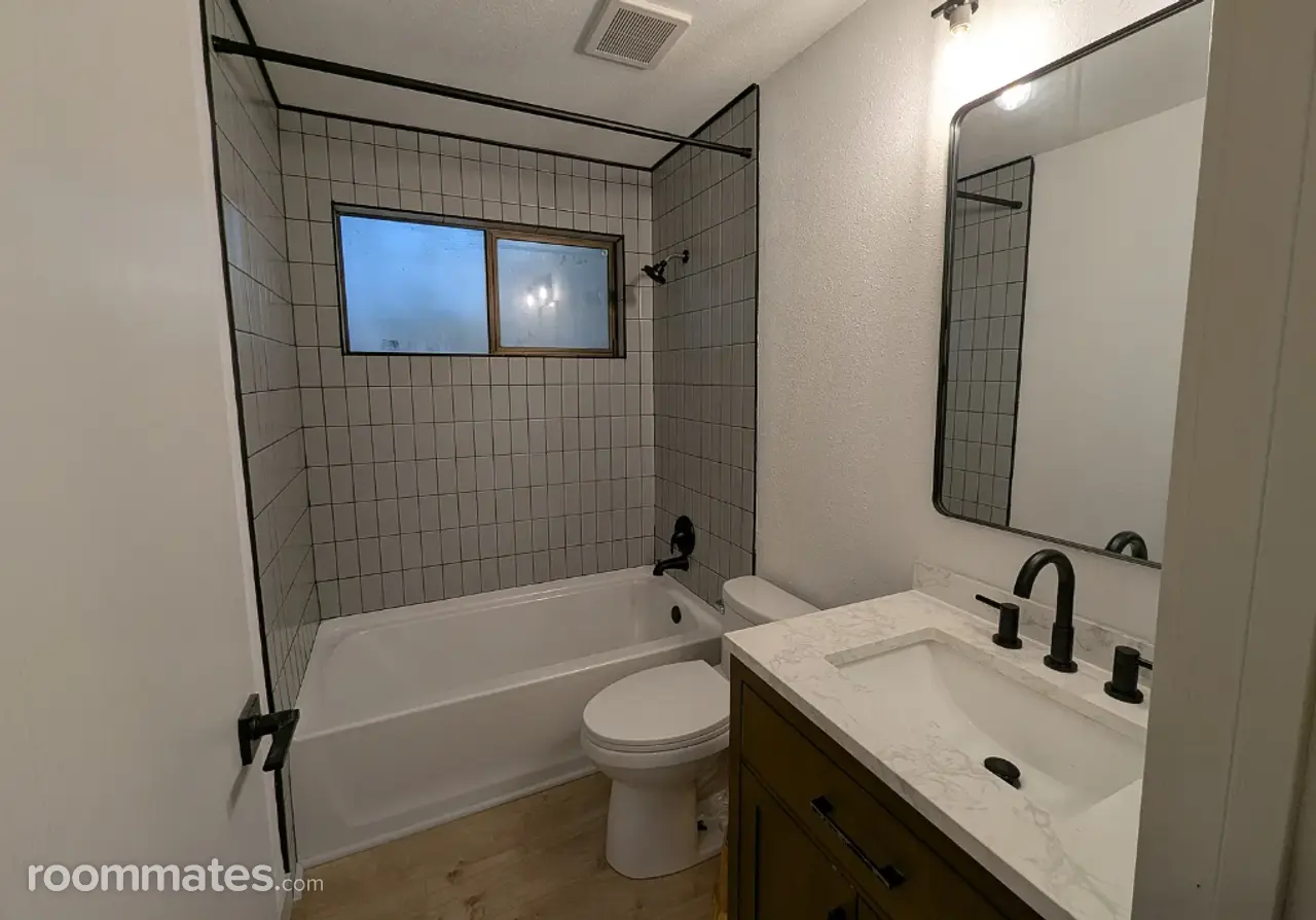 Profile photo 3 of 6