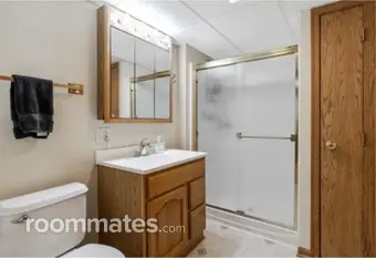 Room for rent in McHenry, IL $1600, house