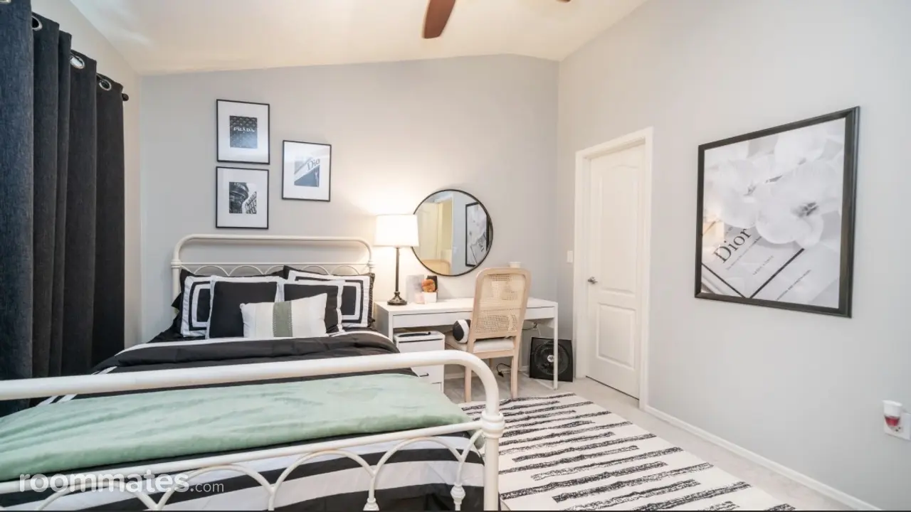 Profile photo 6 of 10