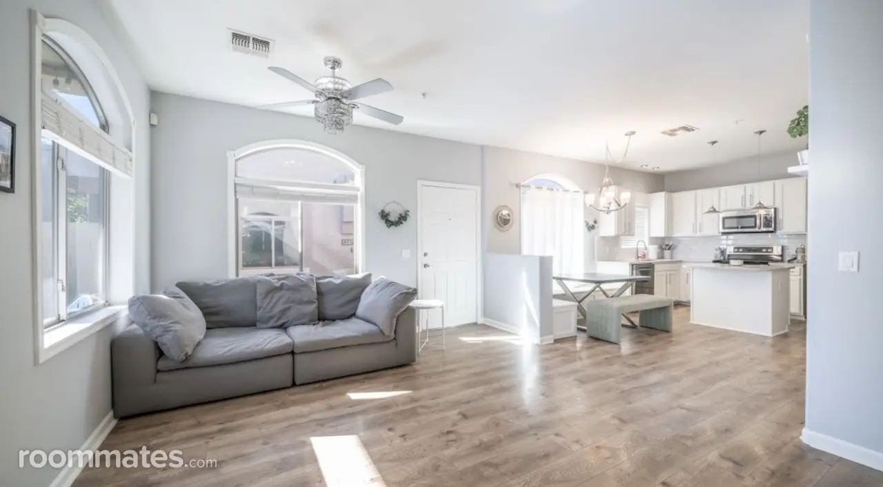 Profile photo 1 of 10