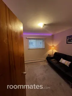 Room for rent in Ferndale, MI $700, house