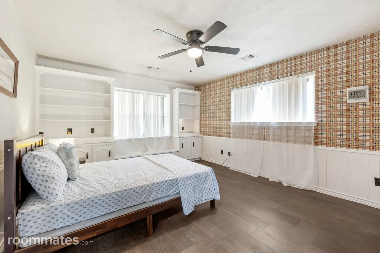 Profile photo 8 of 11