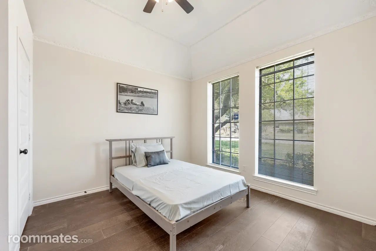 Profile photo 2 of 11