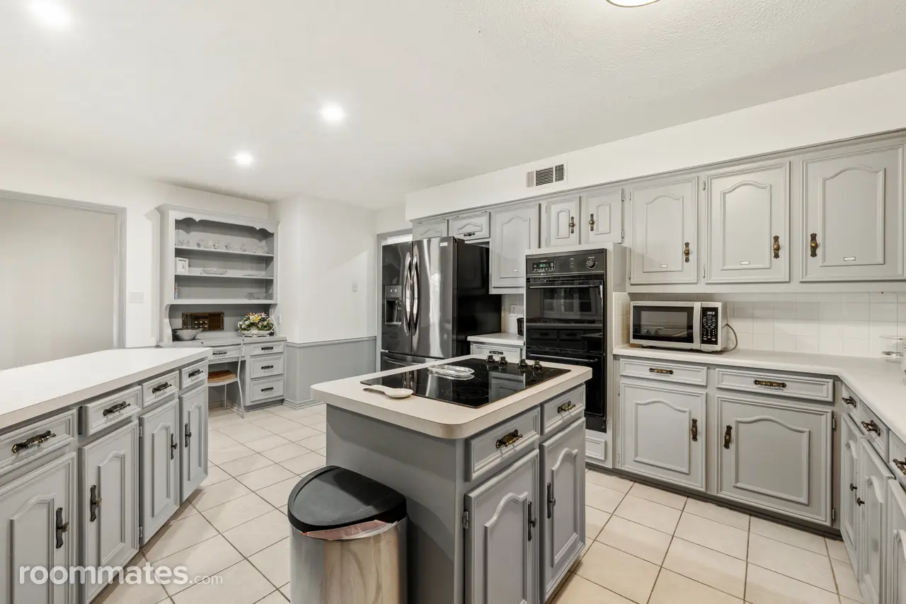 Profile photo 1 of 11