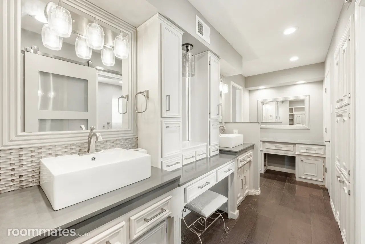 Profile photo 5 of 11