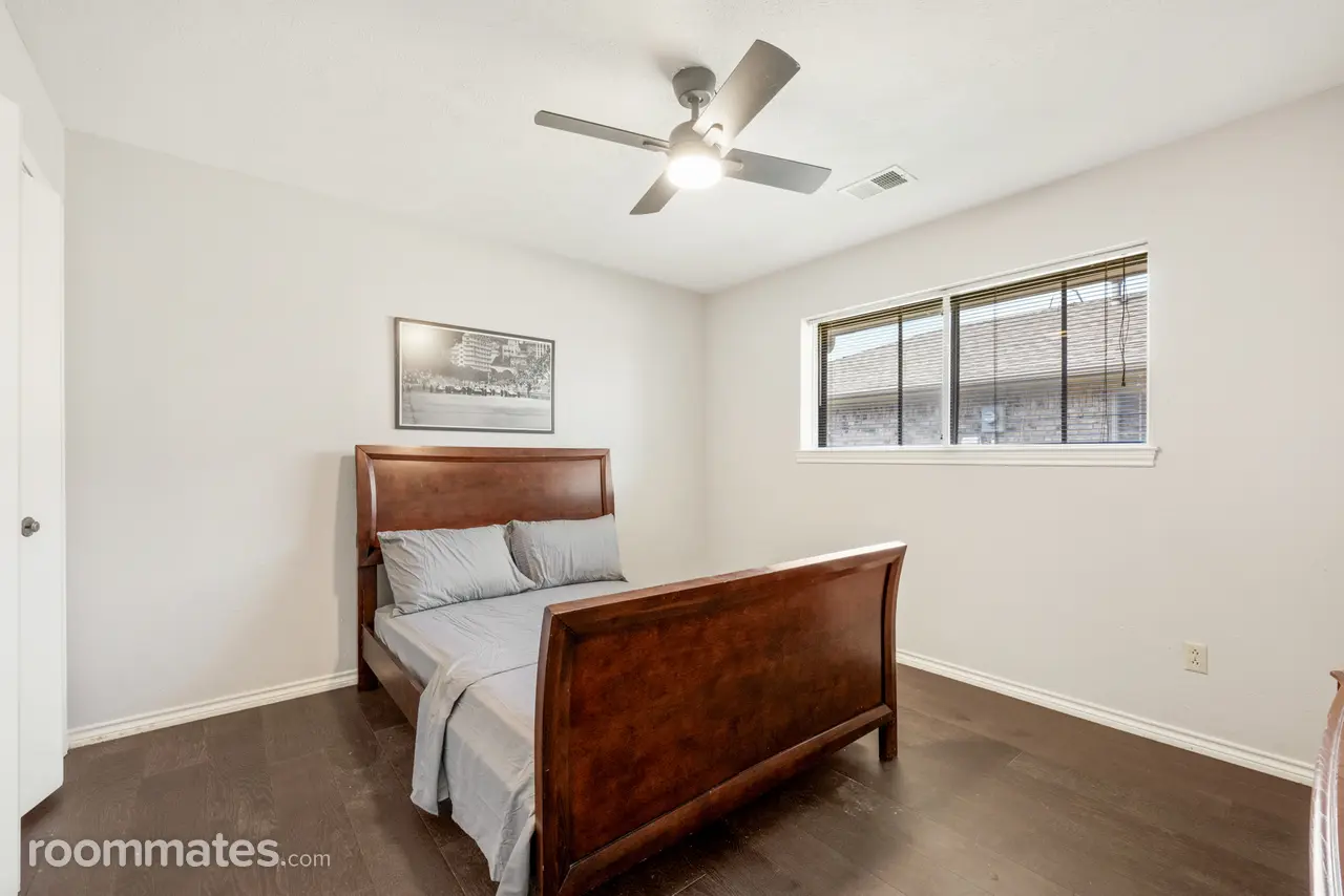 Profile photo 3 of 11