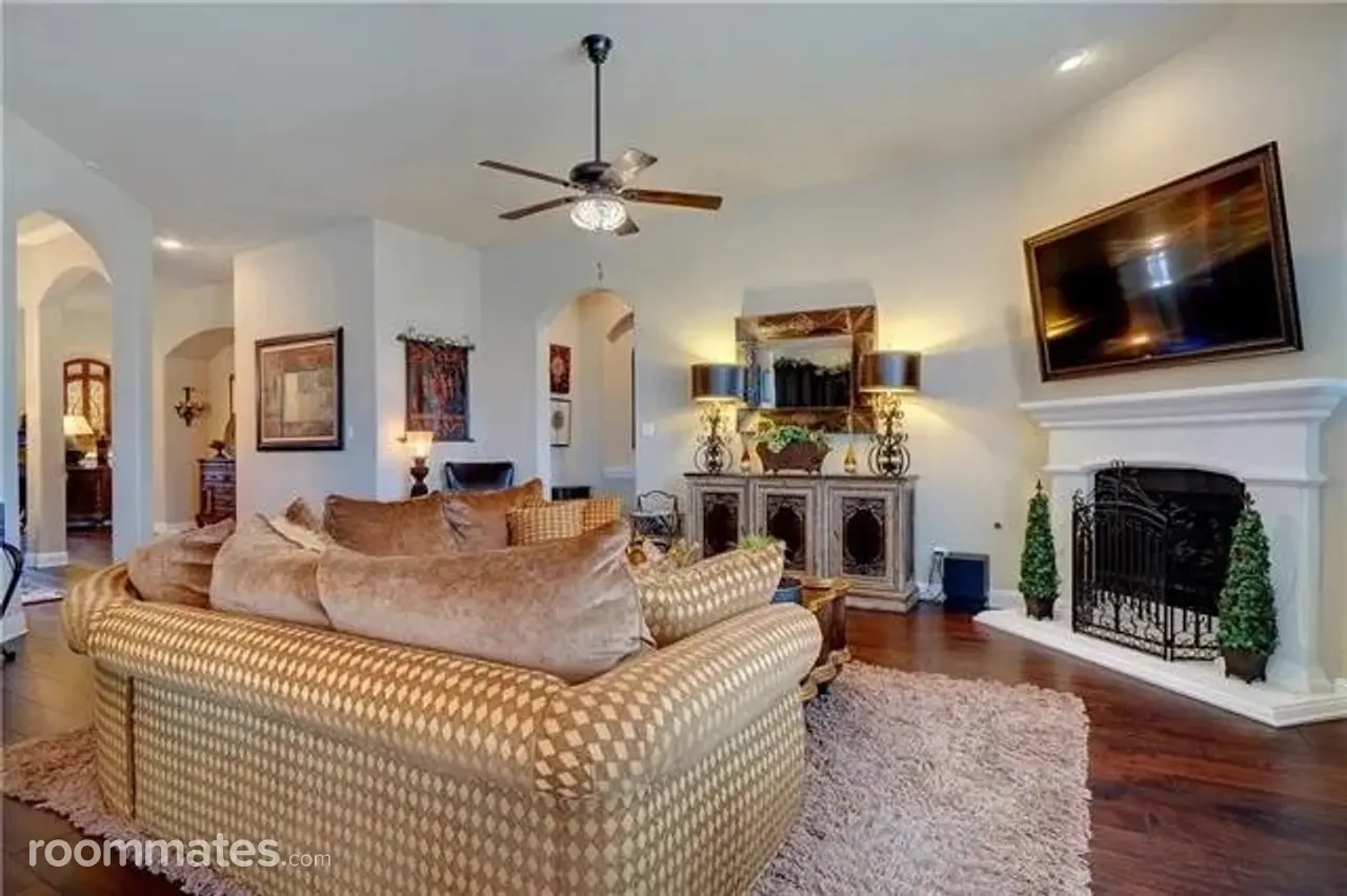 Profile photo 4 of 11