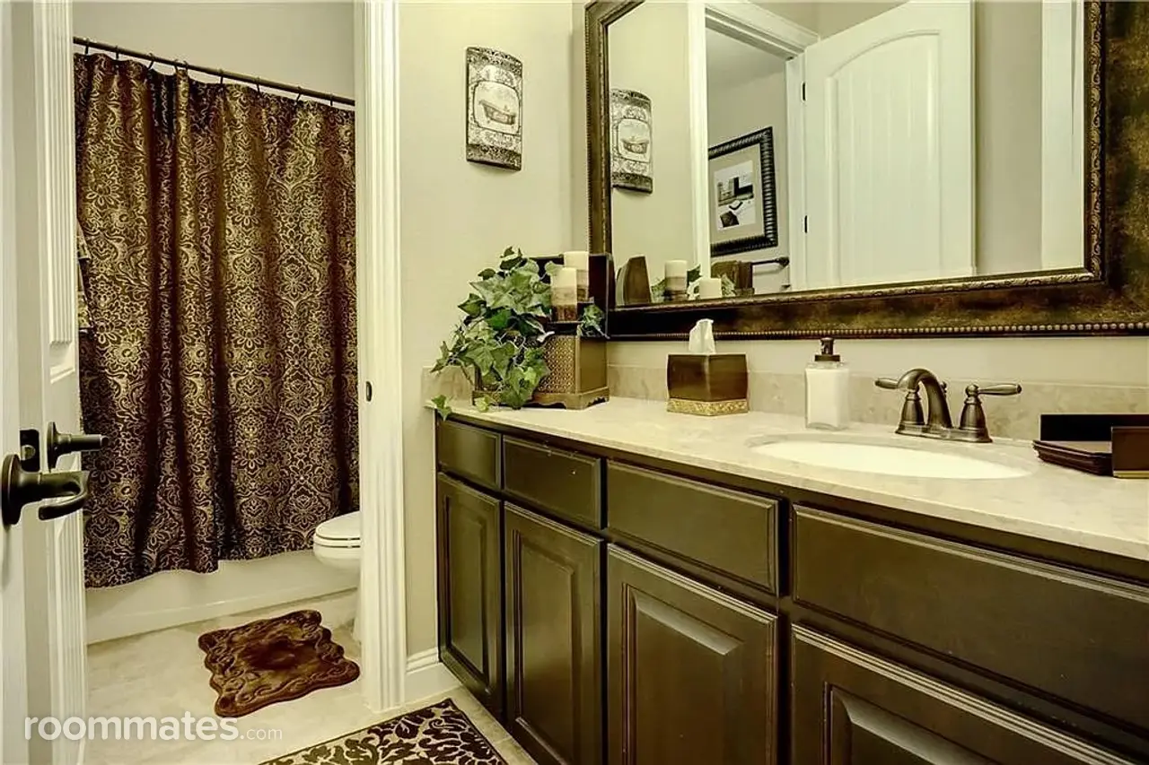 Profile photo 3 of 11