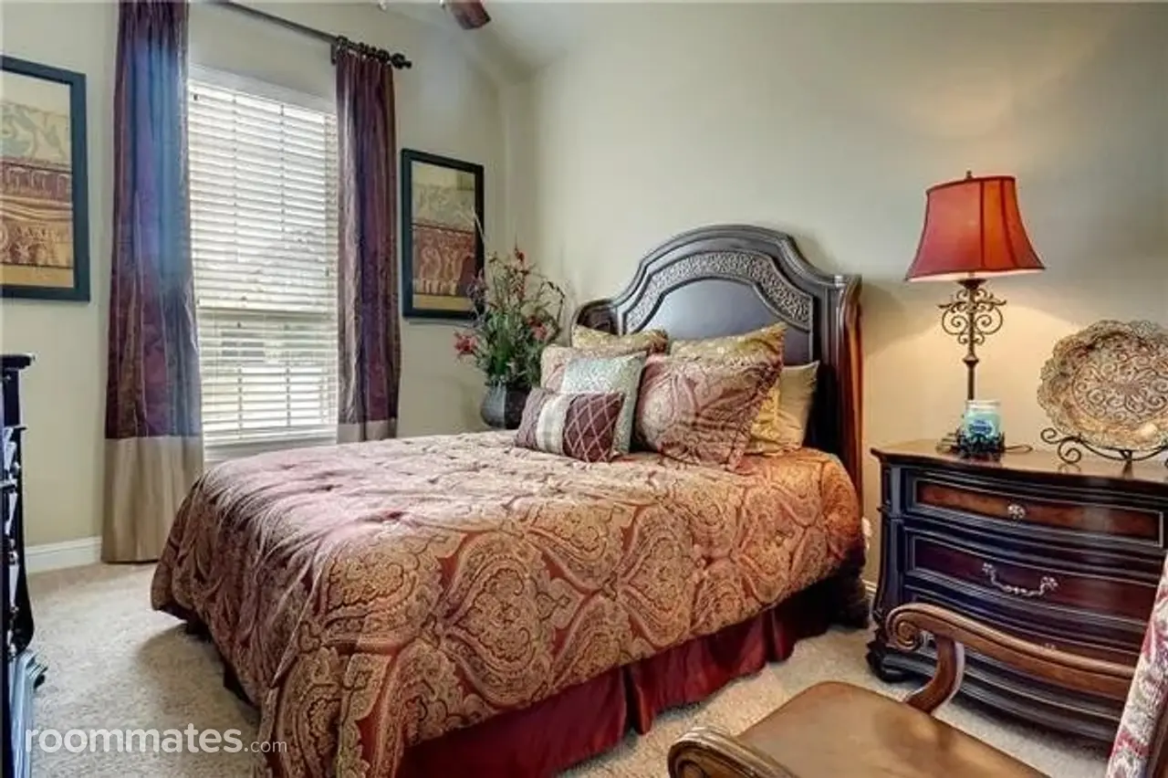 Profile photo 7 of 11