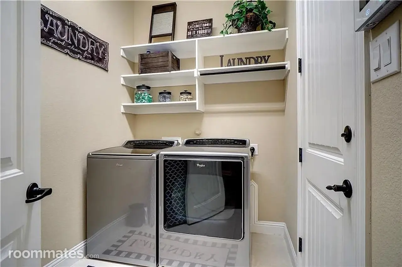 Profile photo 6 of 11