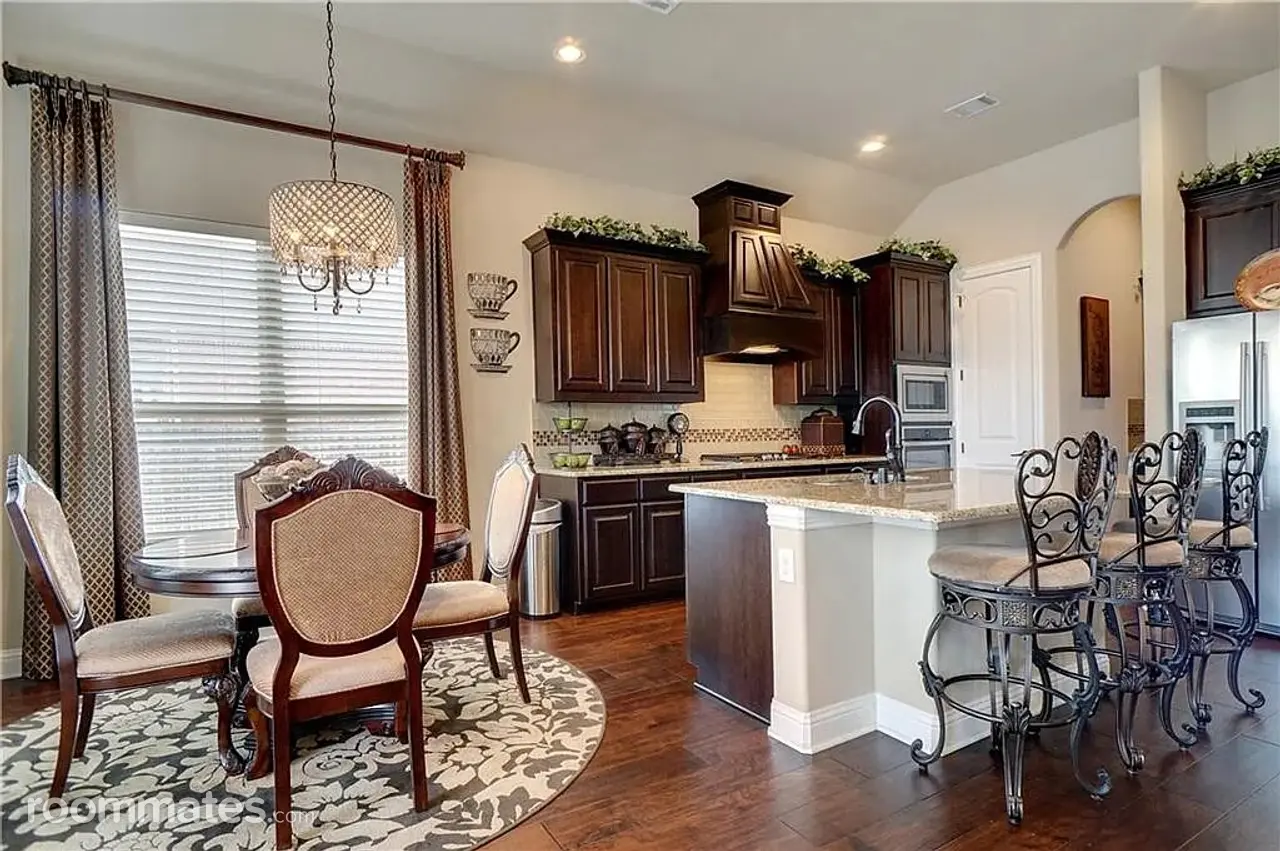 Profile photo 5 of 11