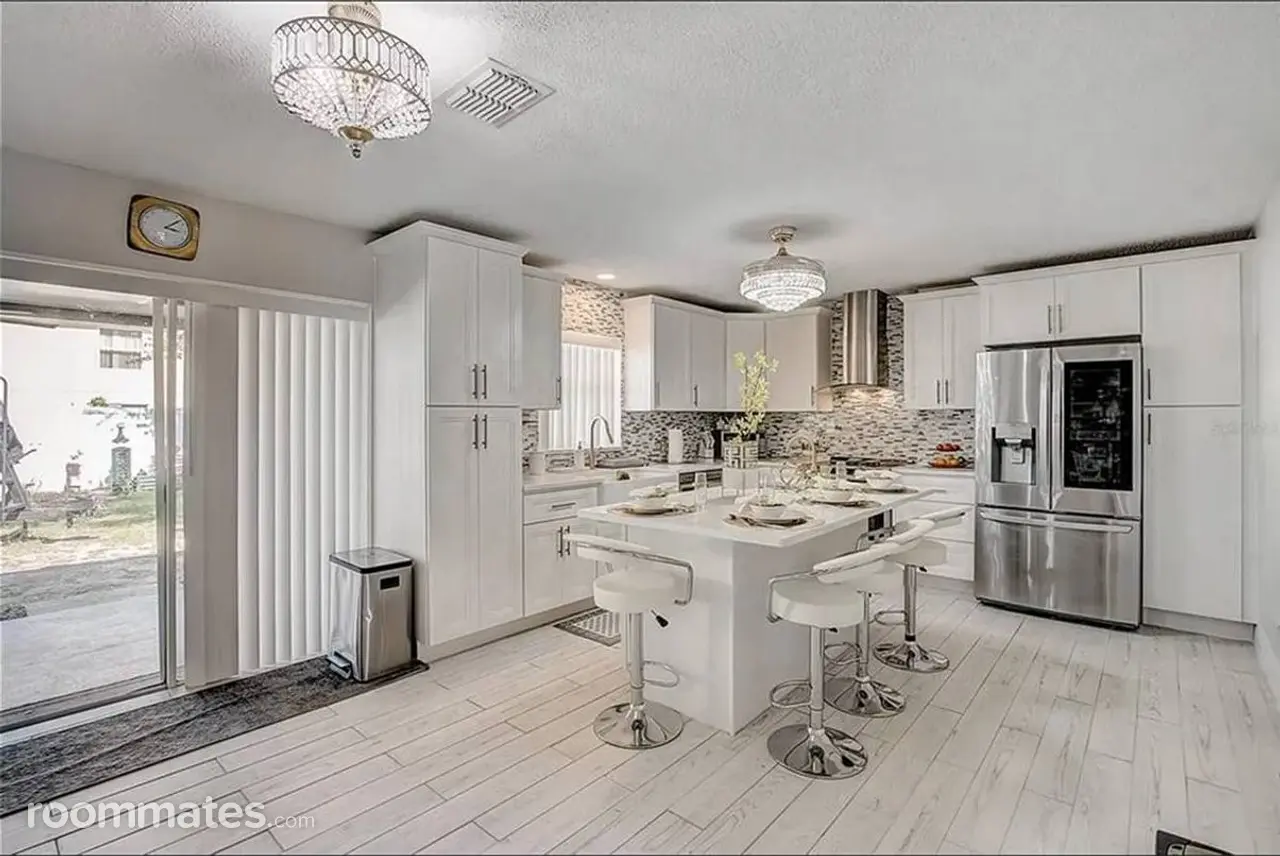 Profile photo 6 of 11