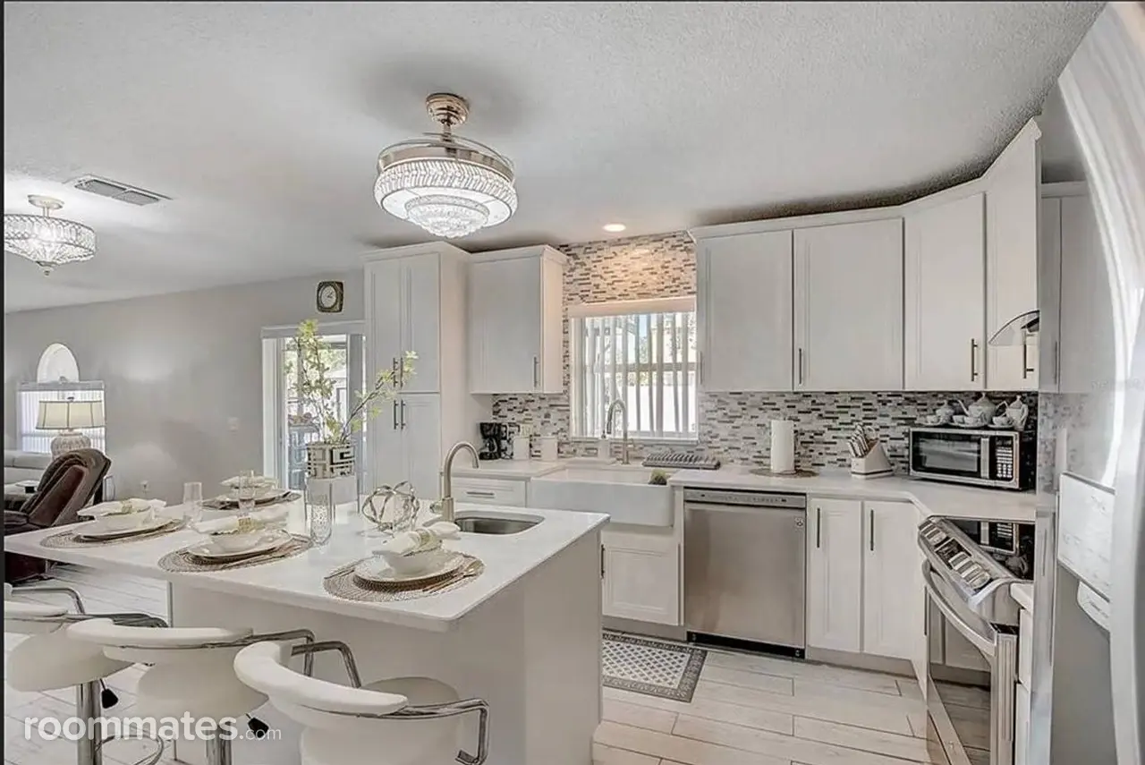 Profile photo 7 of 11