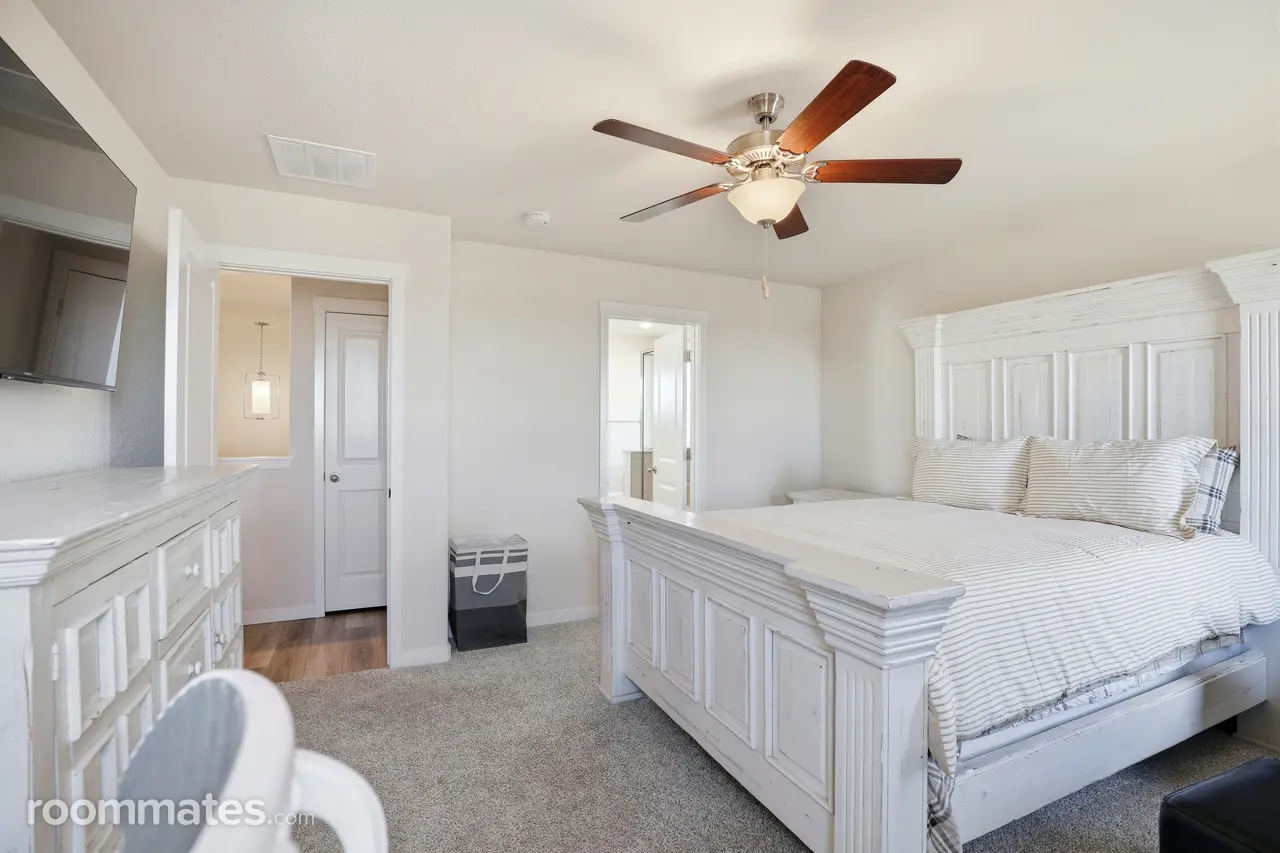 Room for rent in Colorado Springs, CO $1250, house