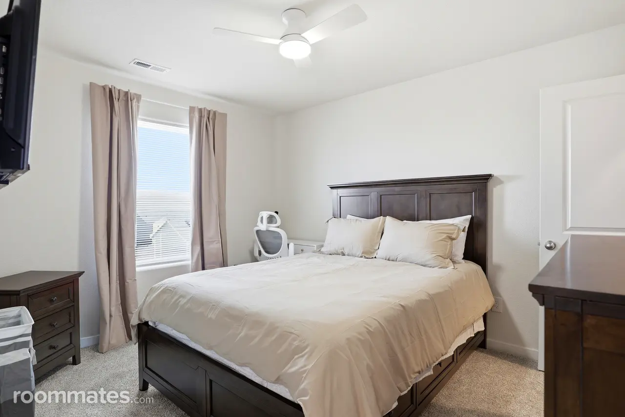 Profile photo 1 of 11