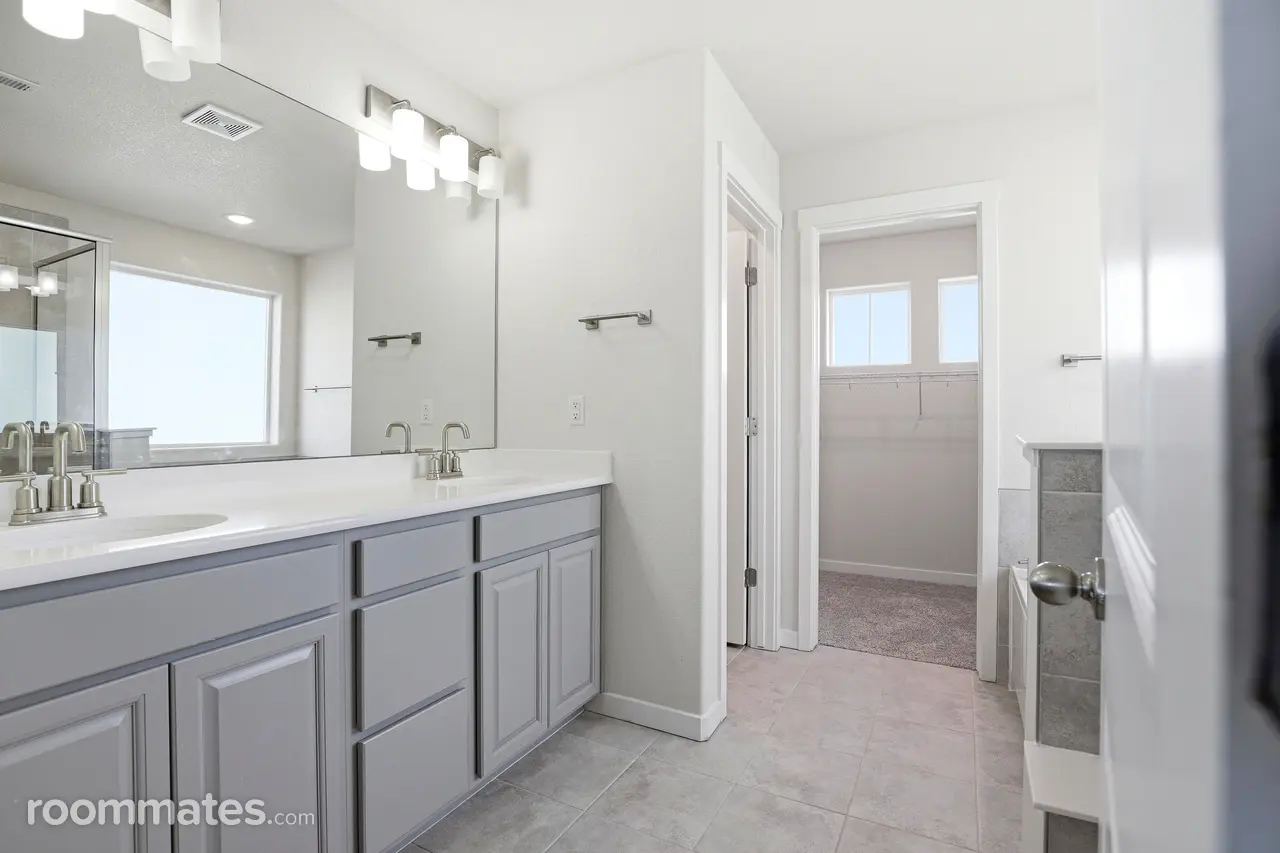 Profile photo 7 of 11