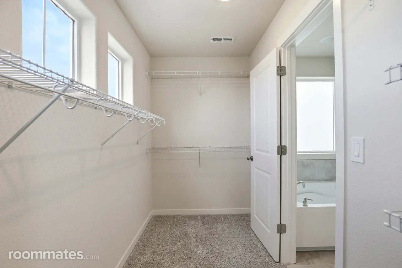 Profile photo 9 of 11