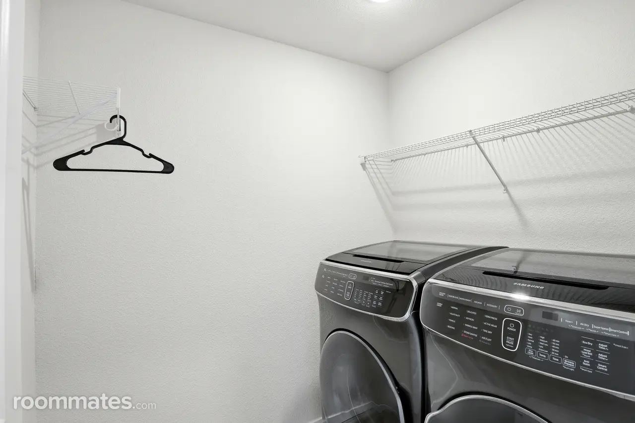 Profile photo 10 of 11