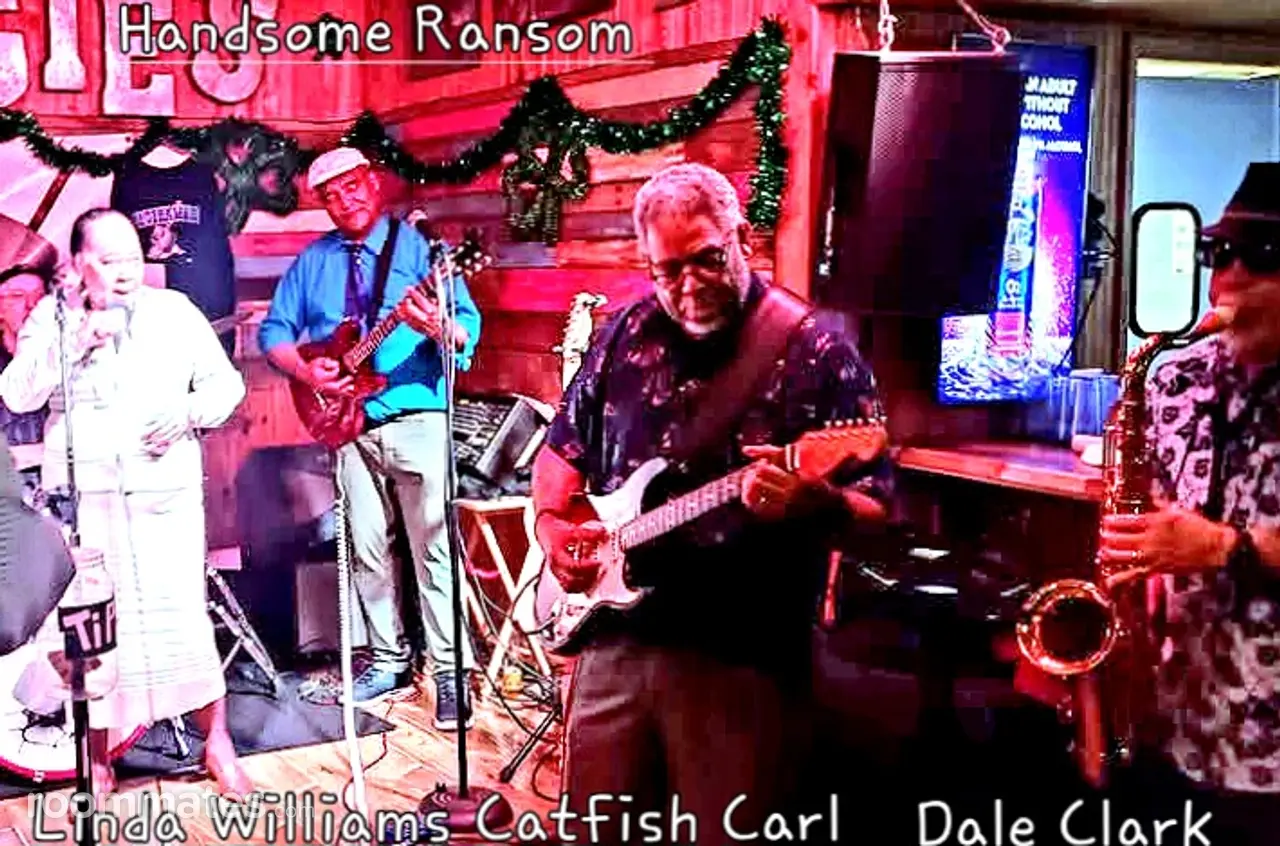 Profile photo 13 of 15