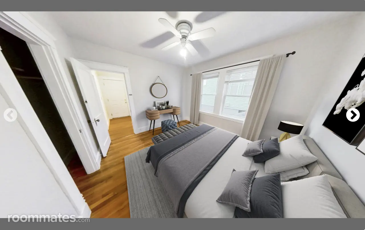 Profile photo 9 of 11