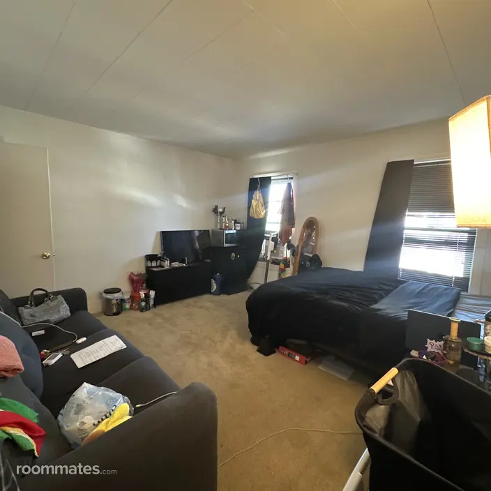 Room for rent in Wilmington, DE $700, house