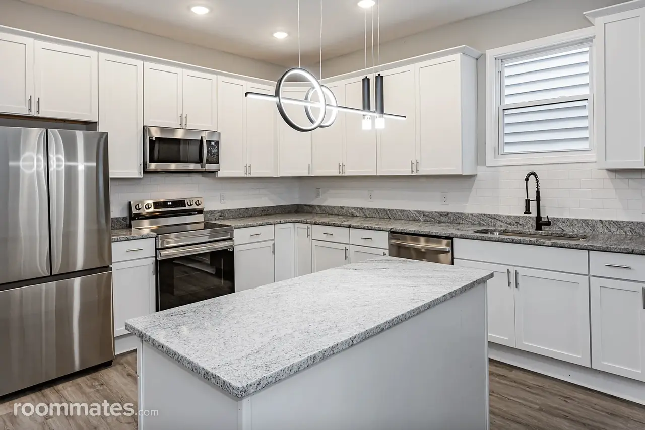 Profile photo 9 of 17