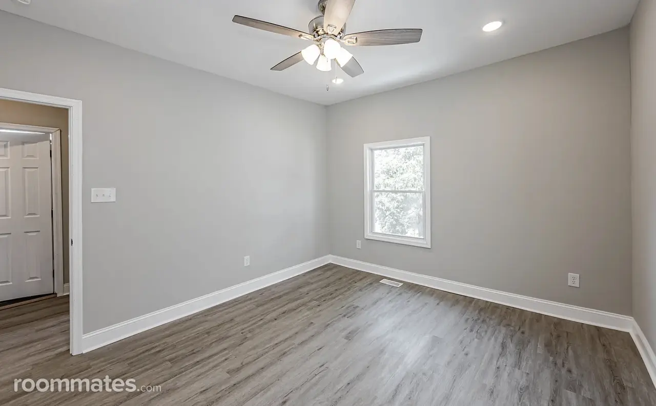 Profile photo 4 of 17