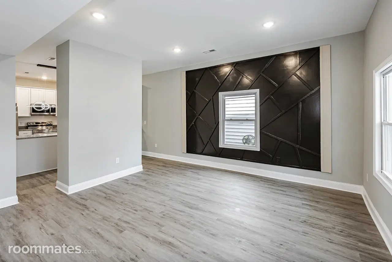 Profile photo 6 of 17