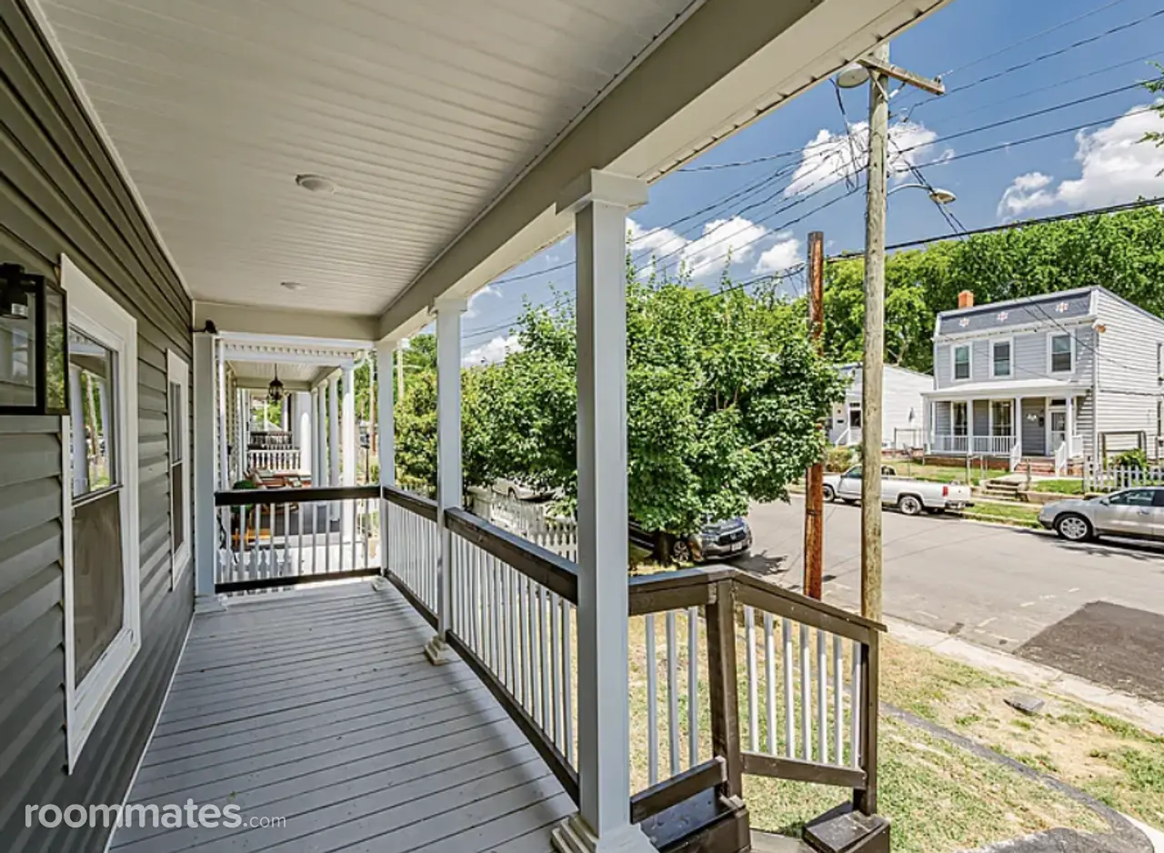 Profile photo 3 of 17