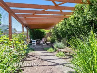 Room for rent in Portland, OR $1225, house