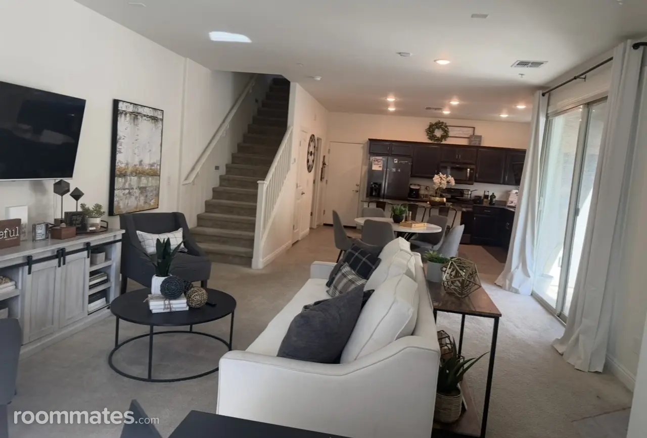 Profile photo 3 of 21