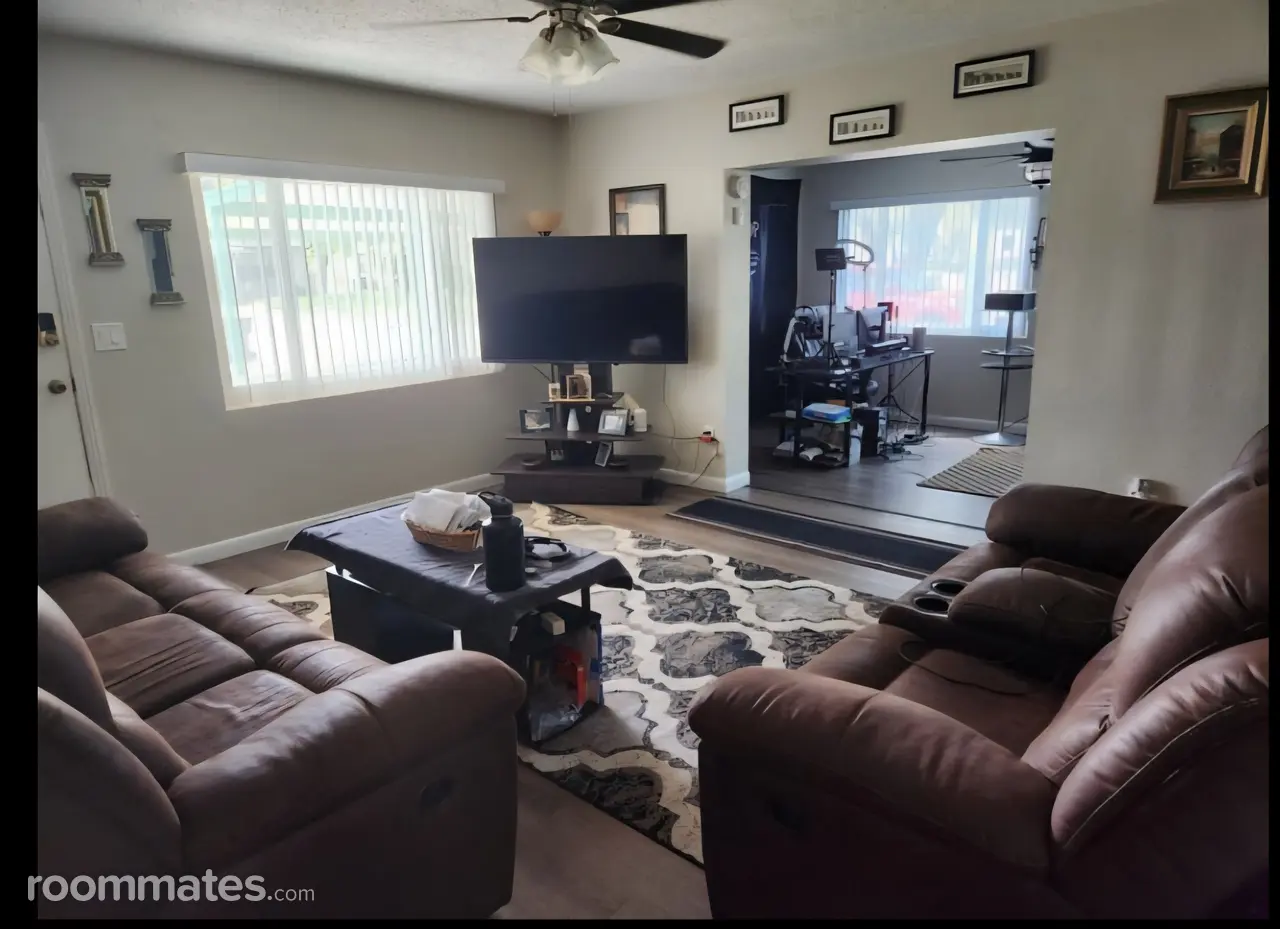 Profile photo 3 of 8