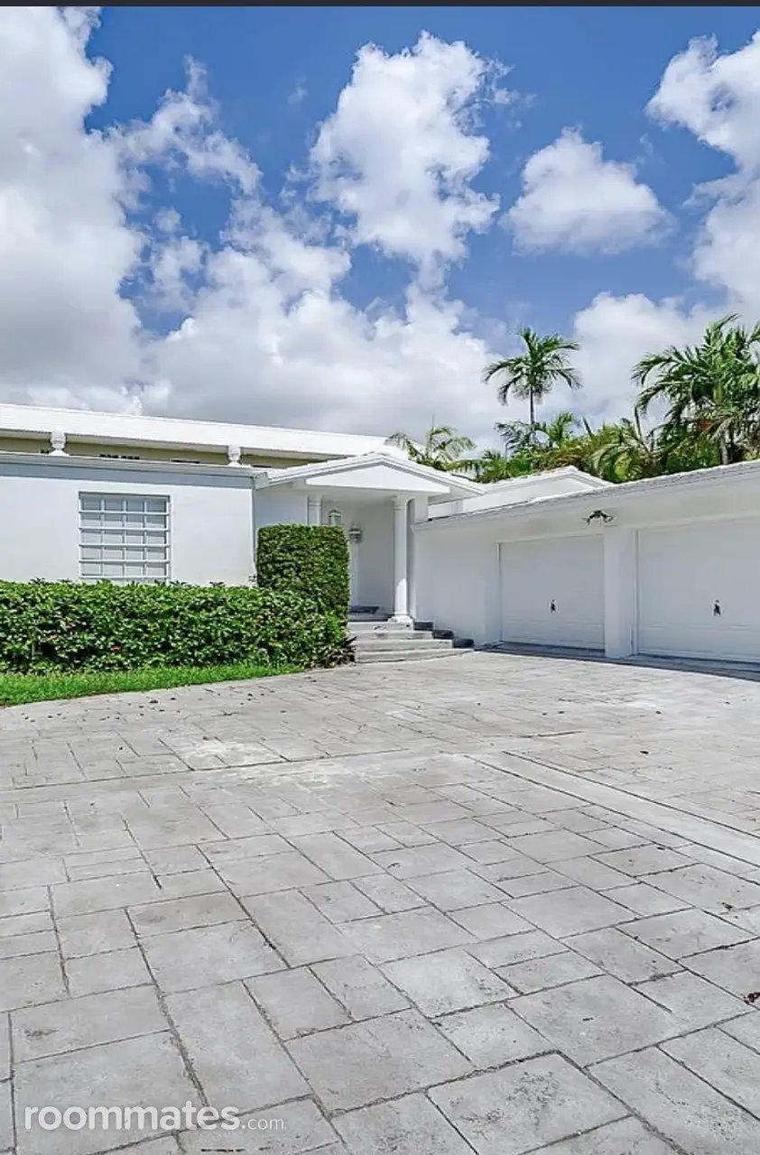 Profile photo 1 of 2