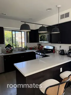 Room for rent in Los Angeles, CA $2300, townhouse