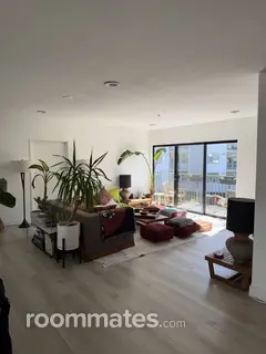 Room for rent in Los Angeles, CA $2300, townhouse