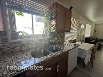 Room for rent in San Diego, CA $1300, house