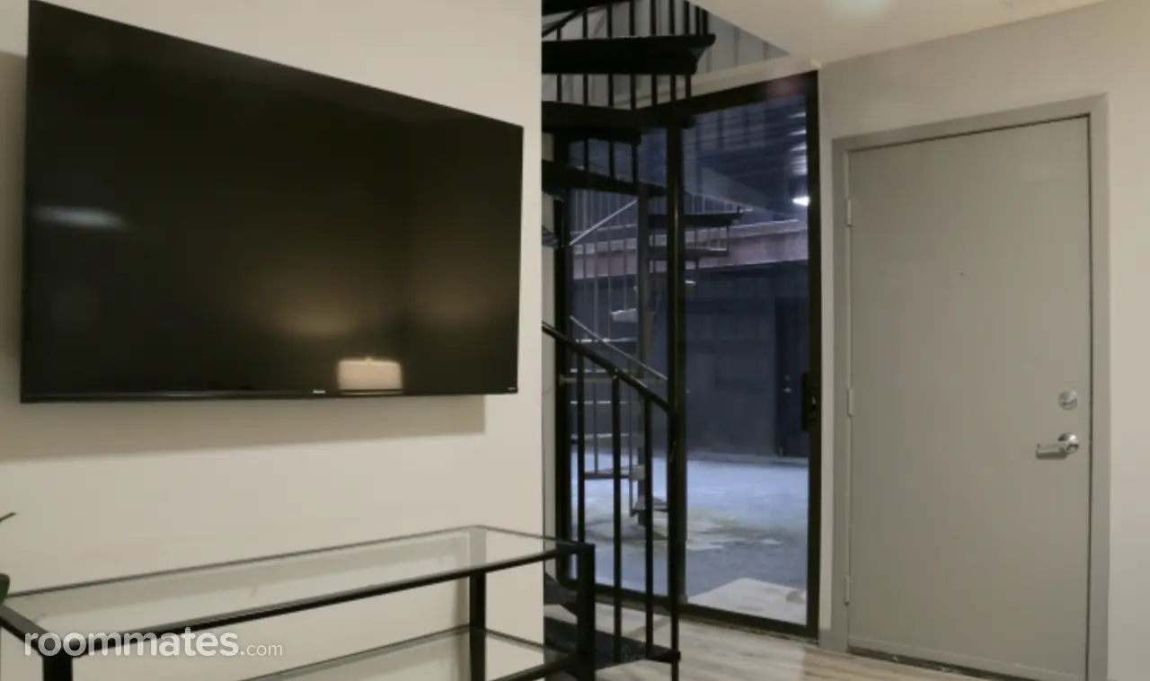 Profile photo 7 of 11