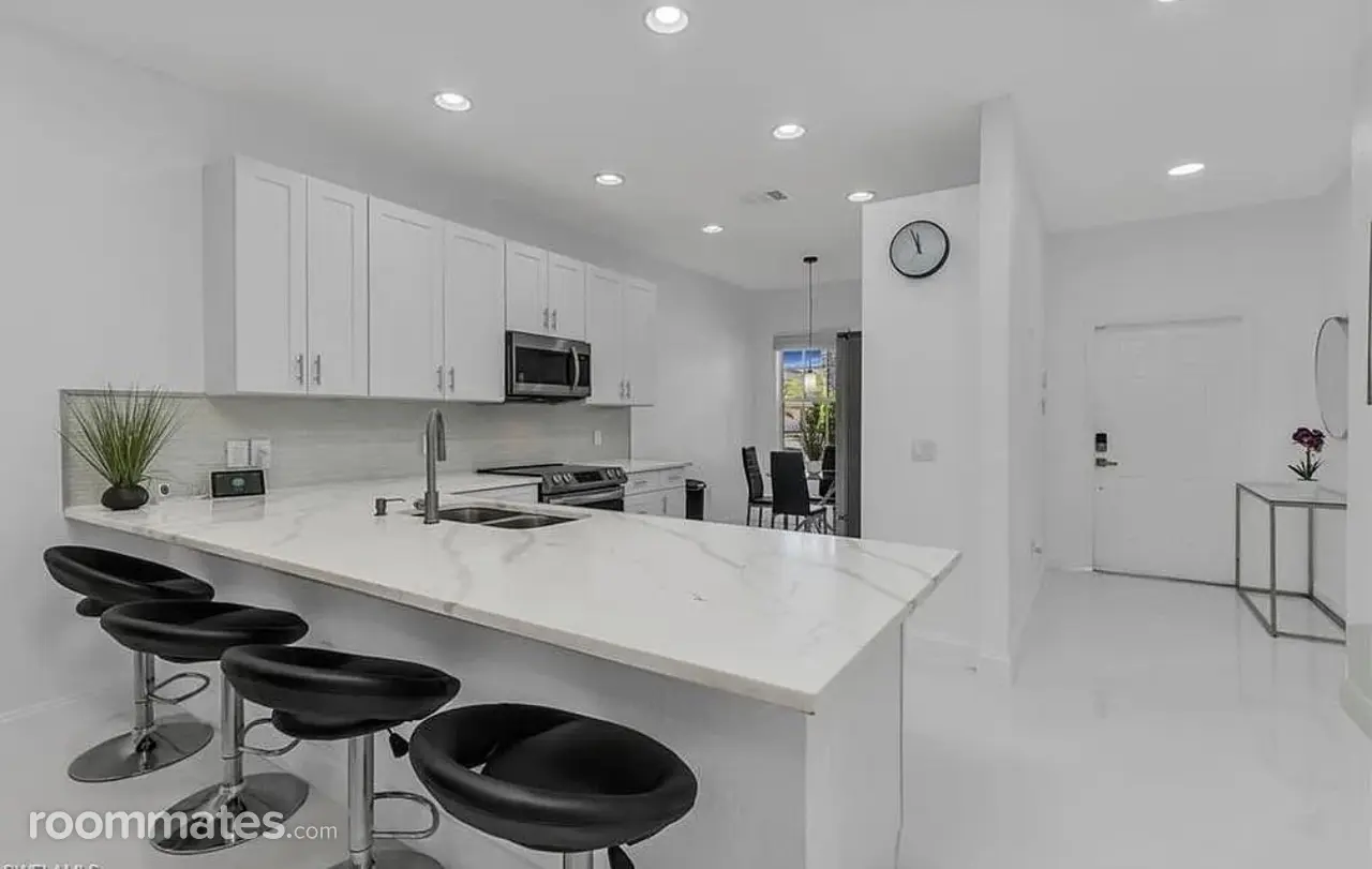 Profile photo 10 of 15