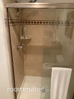 Room for rent in Canoga Park, CA $900, condo