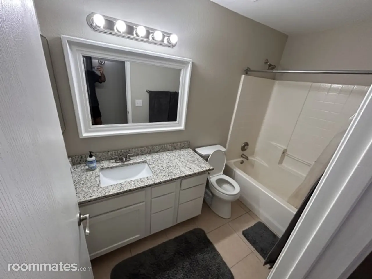 Profile photo 4 of 14